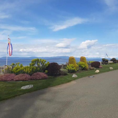 Oceanside Manor - Golf Course View Bed & Breakfast Qualicum Beach Exterior photo