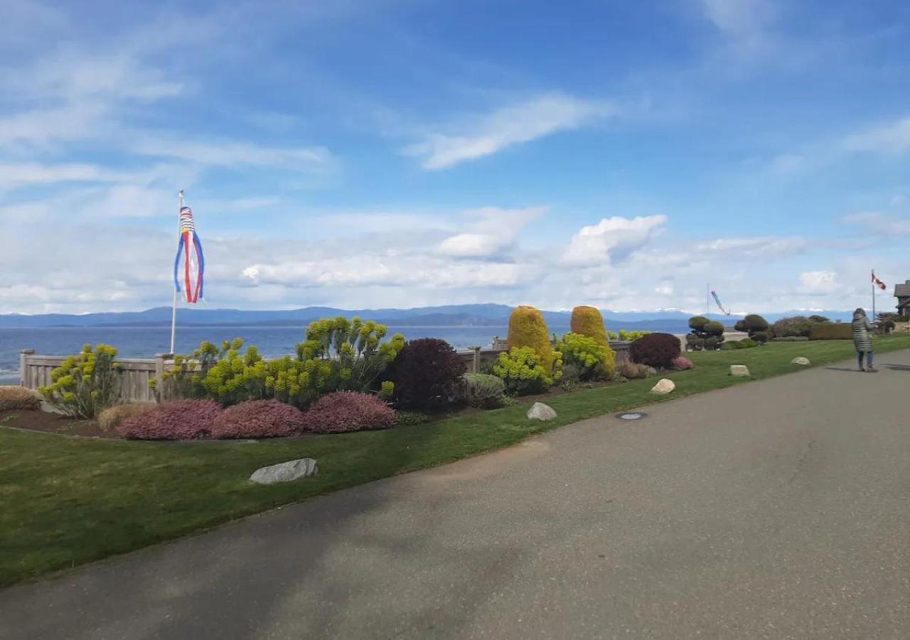 Oceanside Manor - Golf Course View Bed & Breakfast Qualicum Beach Exterior photo